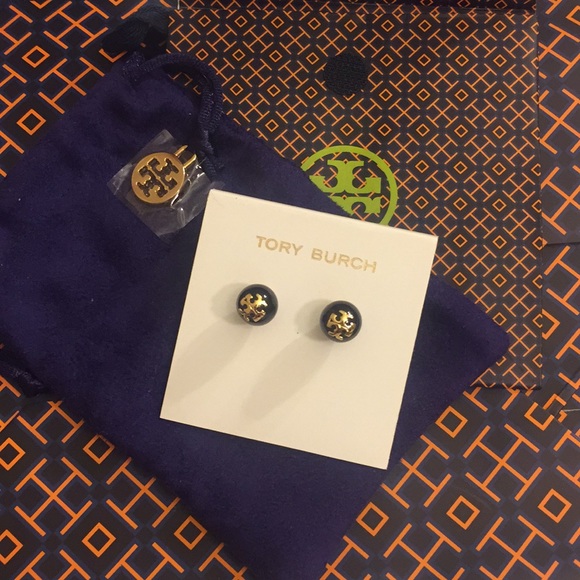 tory burch // swarovski pearl logo studs - Picture 6 of 8